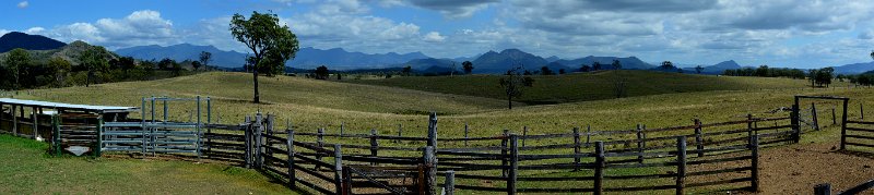 04RunCreekPan02.JPG - Above Lake Maroon views of the Scenic Rim toward Cunninghams Gap and Toowoomba
