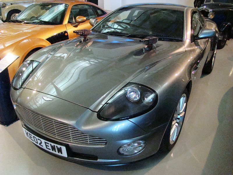 DSC01959.JPG - Bonds Aston Martin