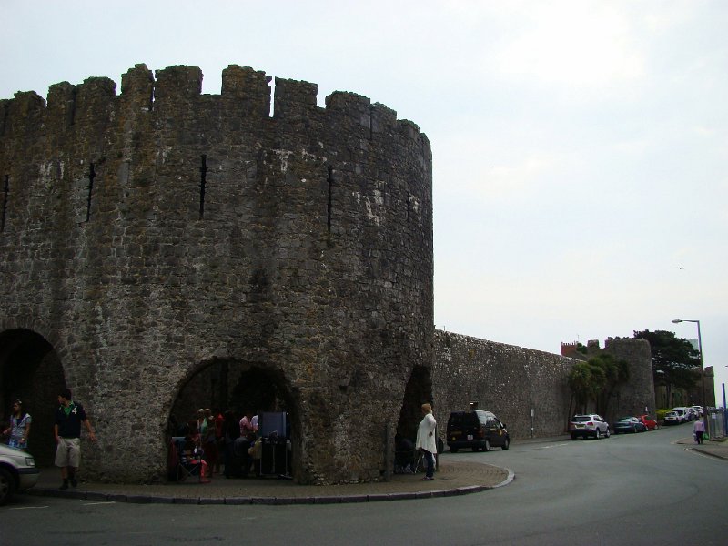 DSC02300.JPG - Tenby - old town wall