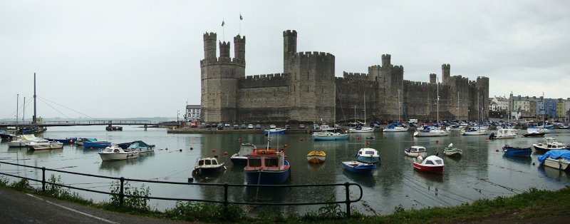 CaernarfonCastleHarbour.JPG - Caernarfon Castle