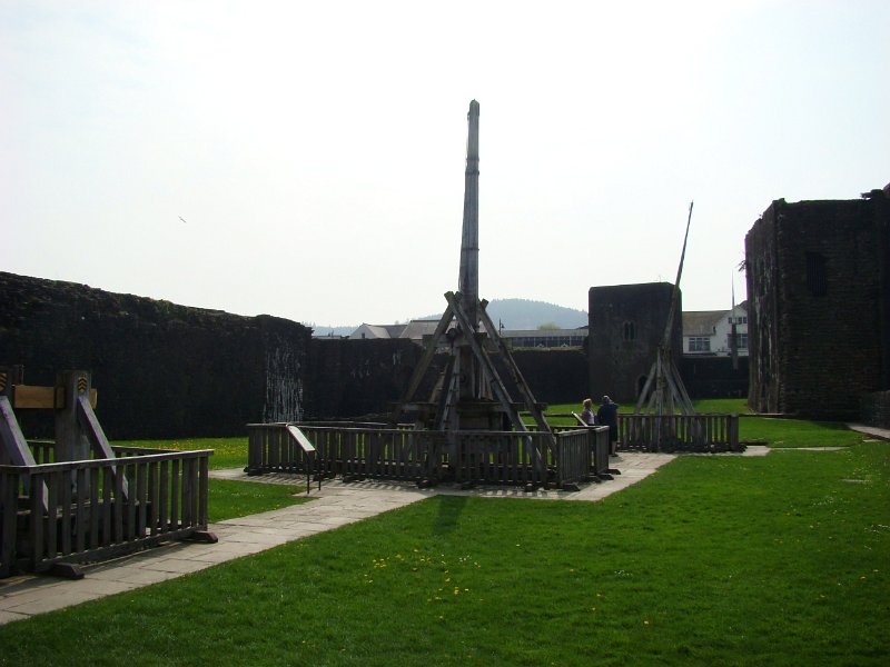 DSC02245.JPG - Caerphilly Castle engines of war
