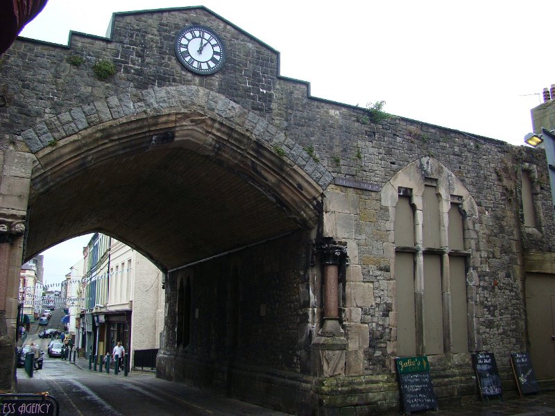 DSC02703.JPG - Caernarfon wall gate
