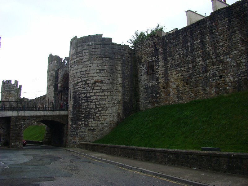DSC02710.JPG - Caernarfon wall