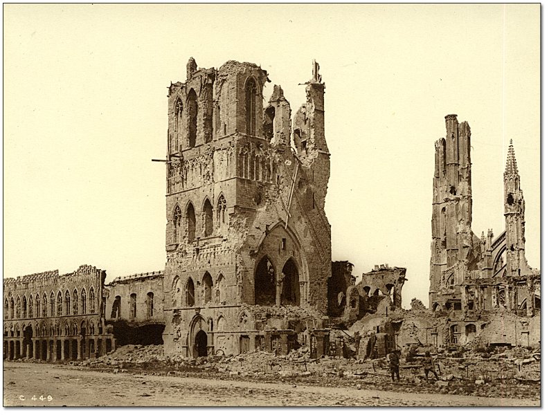 ypres_tour_drap_1918.jpg - Cloth Hall 1917