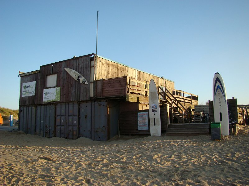 DSC03371.JPG - WESTEND-BAD aires park, surfer hang out built on three rusty shipping containers