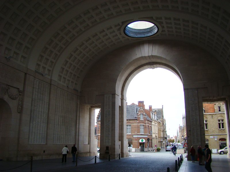 DSC03480.JPG - The Menen gate, Ypres